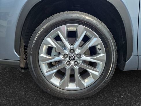 Used 2022 Toyota Highlander Limited FWD image 4