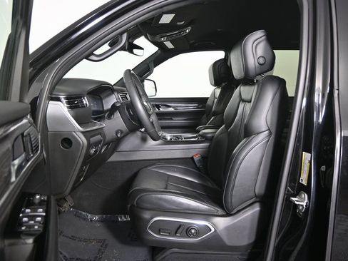 Used 2022 Jeep Wagoneer Series III image 22