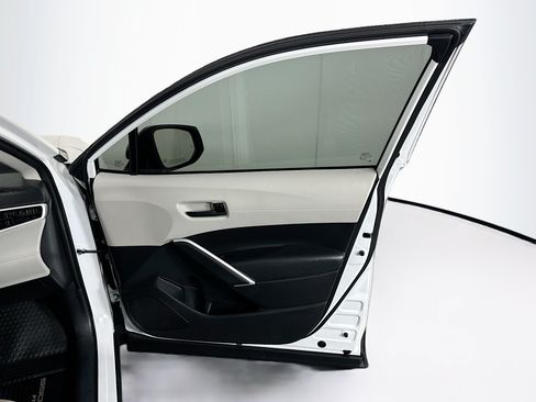Used 2025 Toyota Corolla Cross LE FWD image 29