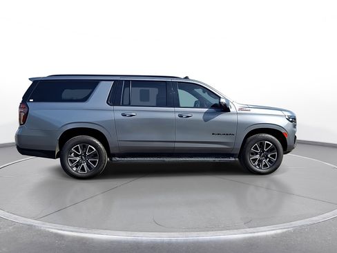 Used 2022 Chevrolet Suburban Z71 w/ Luxury Package AWD/4WD image 9