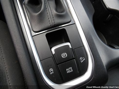 Used 2019 Hyundai Santa Fe SE AWD/4WD image 19