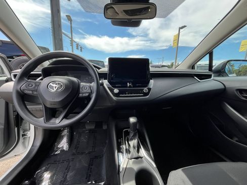 Used 2025 Toyota Corolla LE FWD image 28