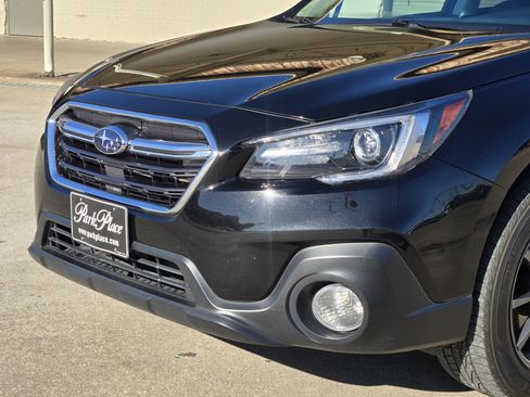 Used 2018 Subaru Outback 3.6R Touring image 12