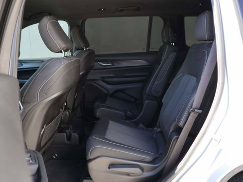 Used 2024 Jeep Grand Cherokee L Laredo RWD image 10