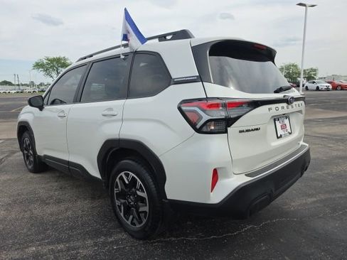 Used 2025 Subaru Forester Premium AWD/4WD image 6