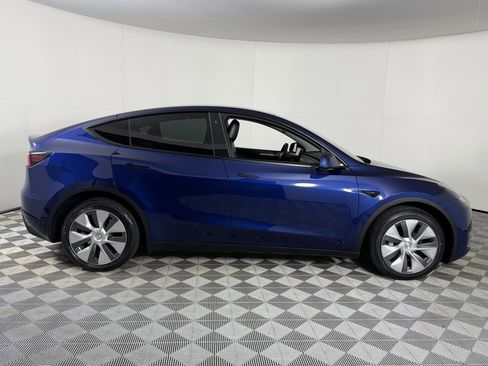 Used 2023 Tesla Model Y Long Range image 4