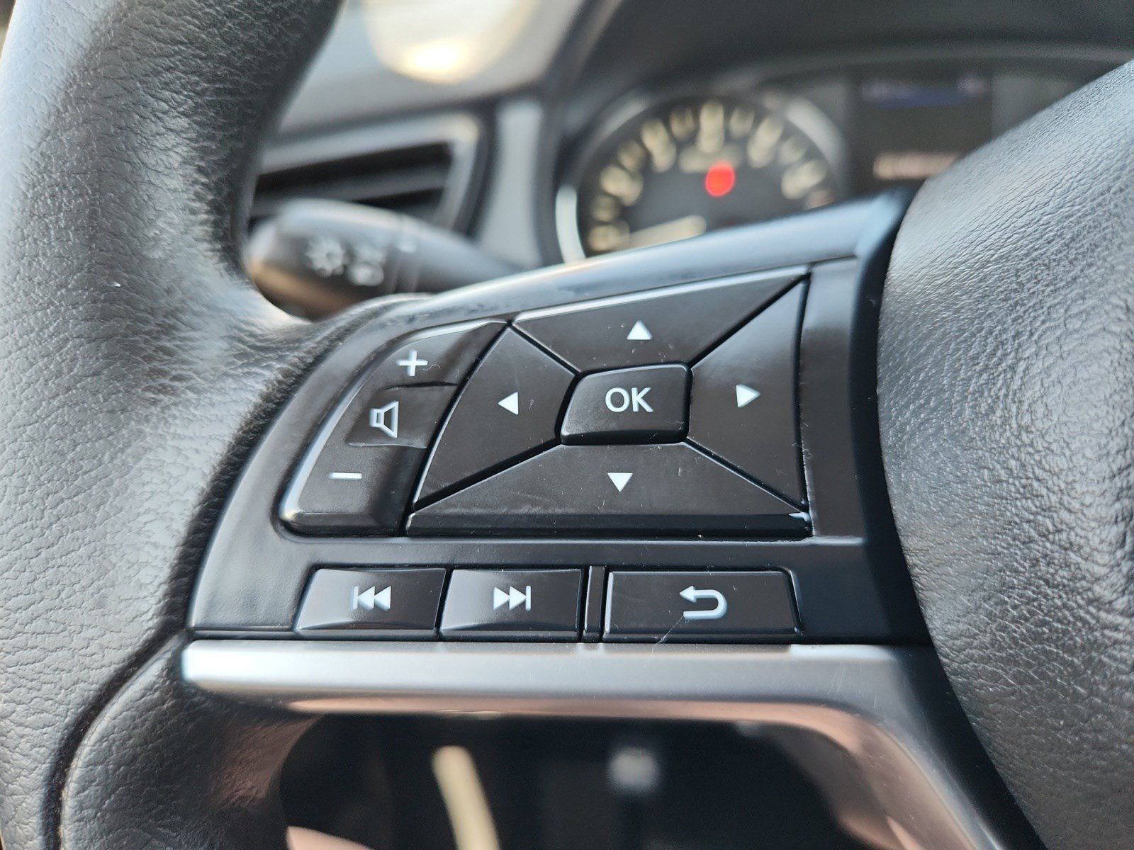 Used 2018 Nissan Rogue S AWD/4WD image 24