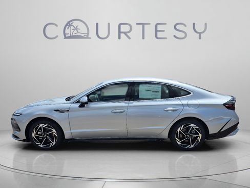 New 2026 Hyundai Sonata SEL FWD image 2