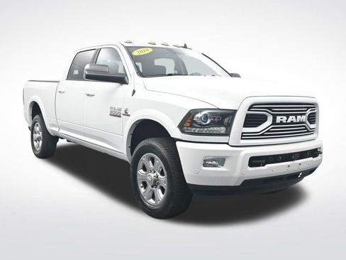 Used 2018 RAM 2500 Laramie w/ Sport Appearance Group AWD/4WD image 3