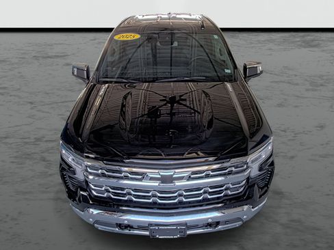 Used 2025 Chevrolet Silverado 1500 LTZ AWD/4WD image 6