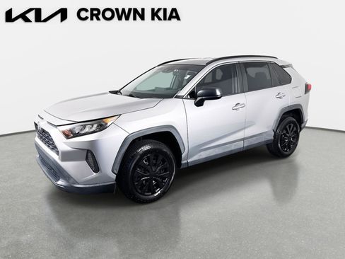 Used 2020 Toyota RAV4 LE image 1