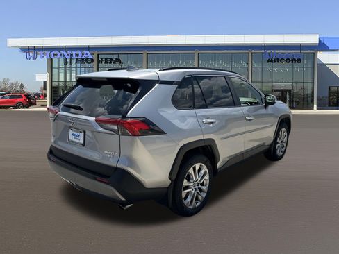 Used 2019 Toyota RAV4 Limited w/ Advanced Technology Package AWD/4WD image 4