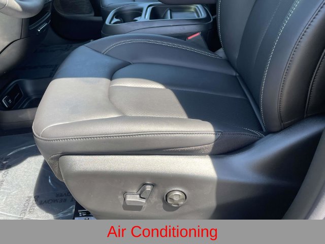 New 2027 Chrysler Pacifica Select FWD image 16