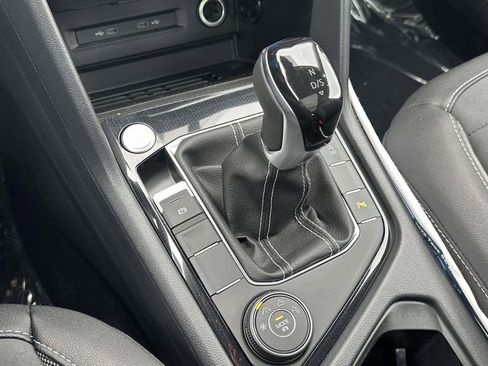 New 2026 Volkswagen Taos SE image 23