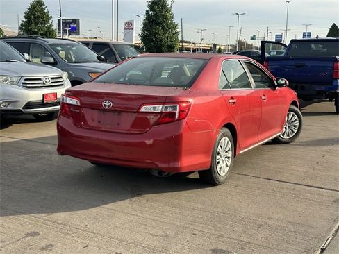 Used 2014 Toyota Camry LE image 5
