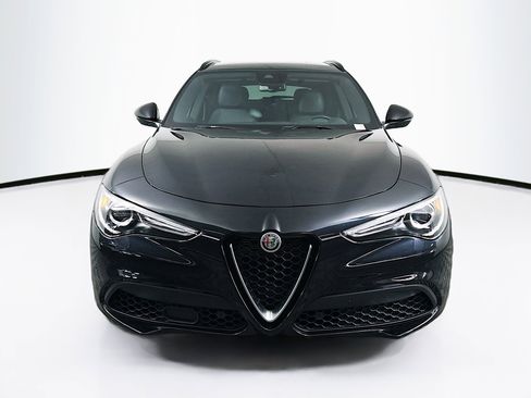Used 2022 Alfa Romeo Stelvio Ti image 2