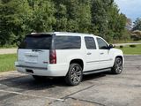 Used 2014 GMC Yukon XL Denali image 4