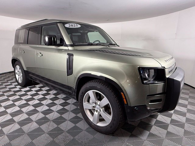 Certified 2025 Land Rover Defender 110 X-Dynamic SE AWD/4WD image 9