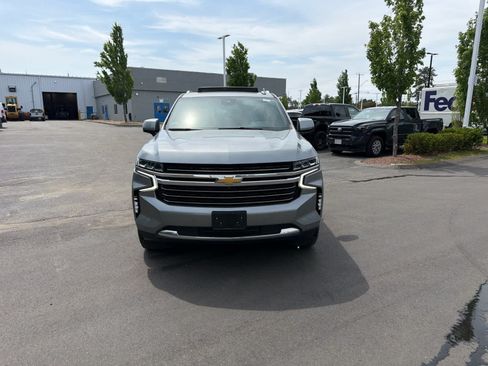 Used 2023 Chevrolet Suburban LT w/ Luxury Package AWD/4WD image 2