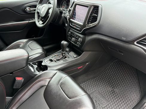 Used 2020 Jeep Cherokee Trailhawk AWD/4WD image 18