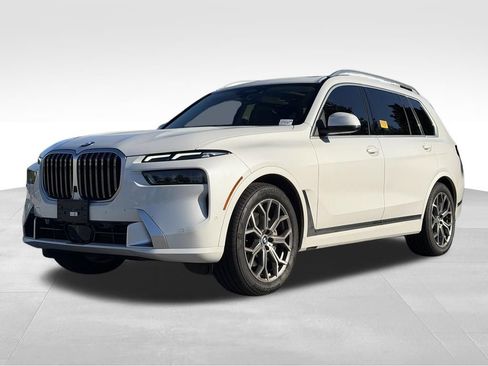 Used 2024 BMW X7 xDrive40i w/ Premium Package AWD/4WD image 3