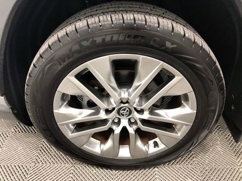Used 2020 Toyota RAV4 XLE Premium AWD/4WD image 29