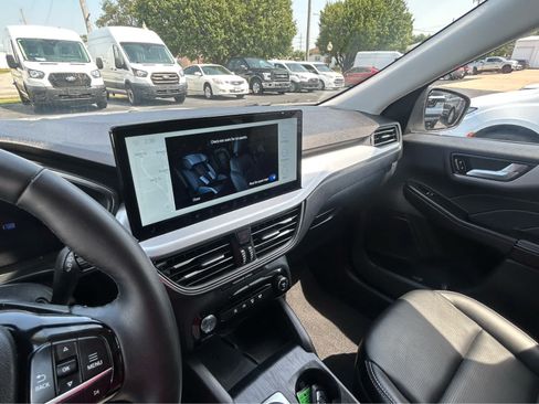 Used 2025 Ford Escape Platinum AWD/4WD image 52