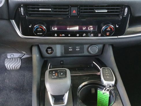 Used 2024 Nissan Rogue SL FWD image 36