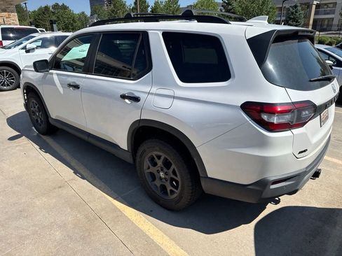 Used 2023 Honda Pilot TrailSport image 4