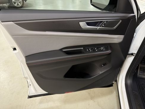 Certified 2026 Volkswagen Atlas Peak Edition AWD/4WD image 18