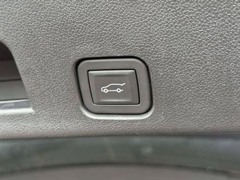 Used 2025 Chevrolet Traverse LT AWD/4WD image 10