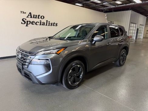 Used 2025 Nissan Rogue SV AWD/4WD image 1
