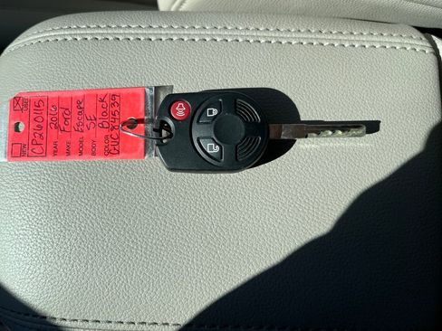 Used 2016 Ford Escape SE w/ Leather Comfort Package image 26