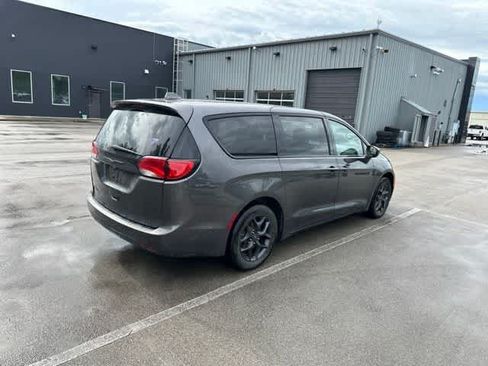 Certified 2020 Chrysler Pacifica Touring w/ S Appearance Package FWD image 16