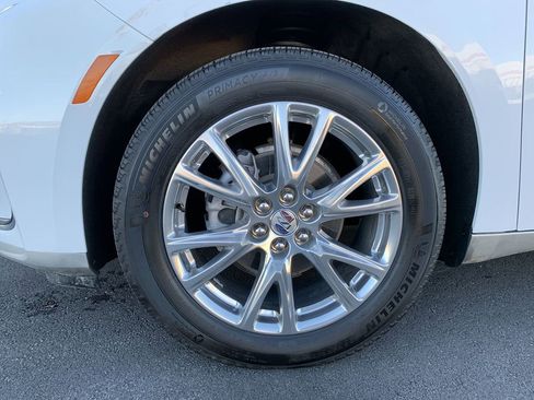 Used 2023 Buick Enclave Essence image 10