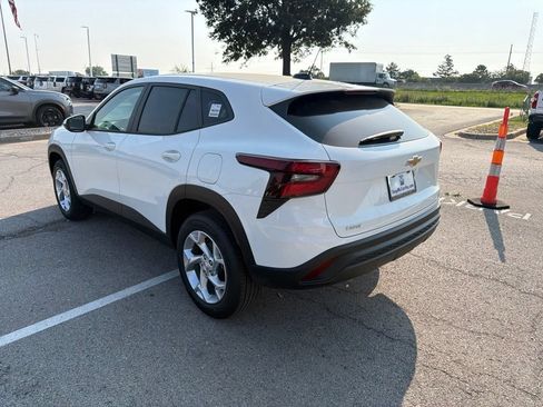 New 2026 Chevrolet Trax LS w/ LS Convenience Package FWD image 5