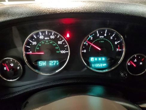 Used 2018 Jeep Wrangler Unlimited Sahara w/ Connectivity Group image 16