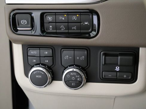 New 2026 GMC Yukon XL Denali w/ Denali Reserve Package AWD/4WD image 22
