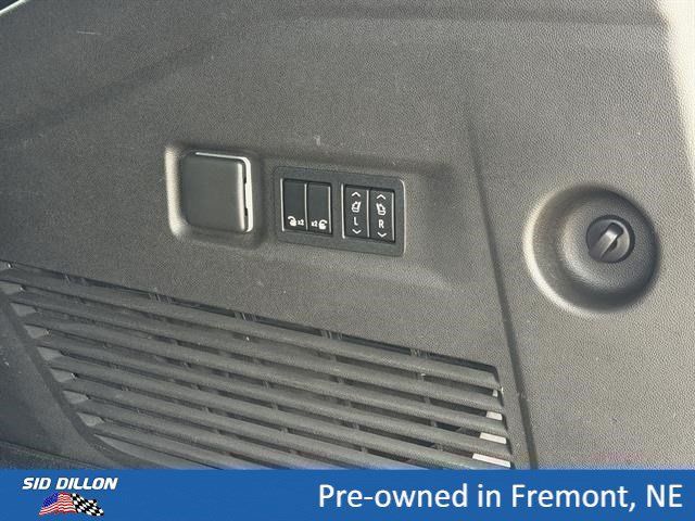 Used 2021 Chevrolet Suburban Premier w/ Premium Package AWD/4WD image 6