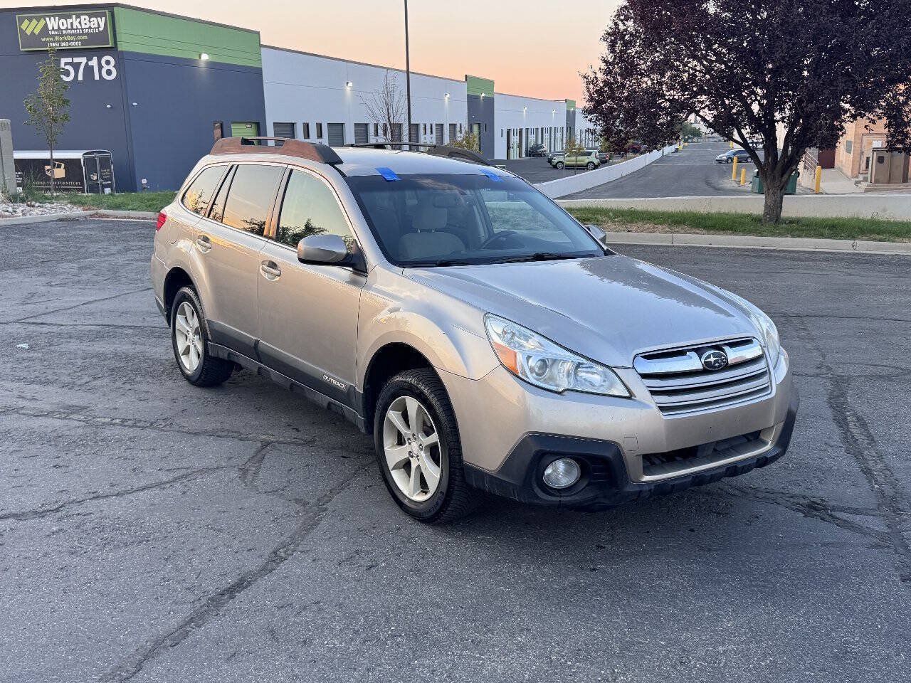 Used 2014 Subaru Outback 2.5i Premium AWD/4WD image 4