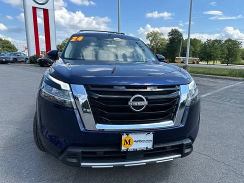 Used 2024 Nissan Pathfinder SL AWD/4WD image 10
