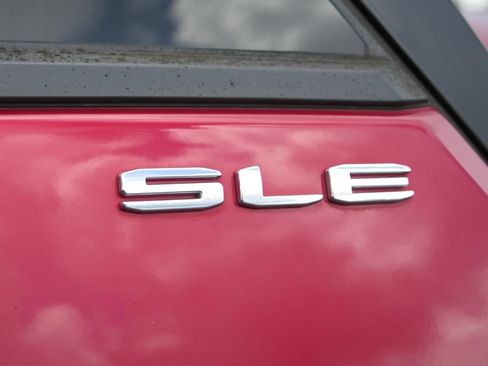 Used 2023 GMC Terrain SLE w/ Driver Convenience Package FWD image 8