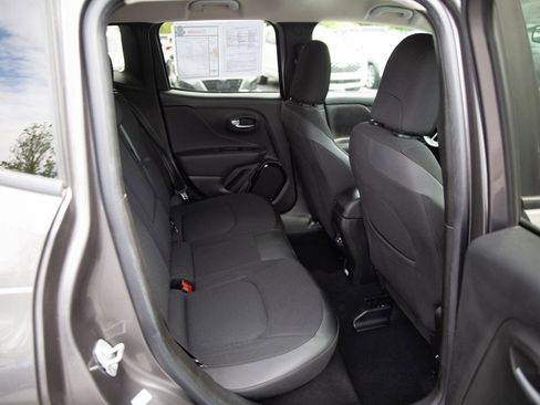 Used 2019 Jeep Renegade Altitude w/ UConnect 8.4 Nav Group AWD/4WD image 23