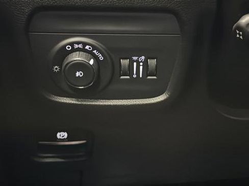 Used 2024 Jeep Grand Cherokee L Limited w/ Luxury Tech Group II image 31