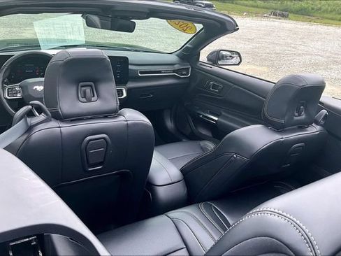 Used 2025 Ford Mustang Premium RWD image 32