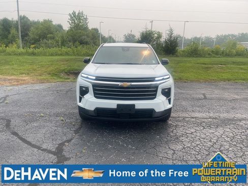 Used 2025 Chevrolet Traverse LT FWD image 9
