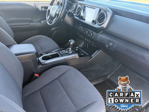Used 2018 Toyota Tacoma TRD Off-Road w/ Technology Package image 13