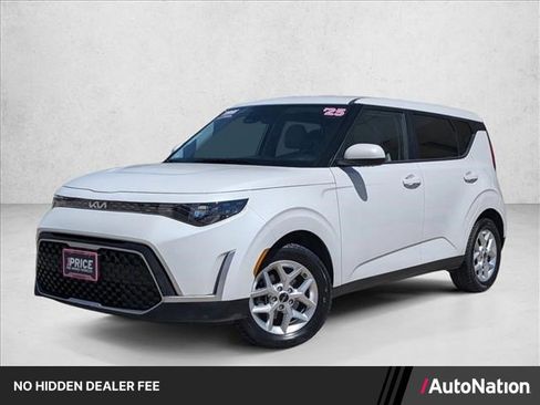 Used 2025 Kia Soul LX w/ LX Technology Package FWD image 1
