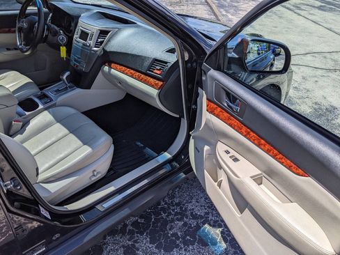 Used 2012 Subaru Outback 2.5i Limited w/ Moonroof Pkg AWD/4WD image 13