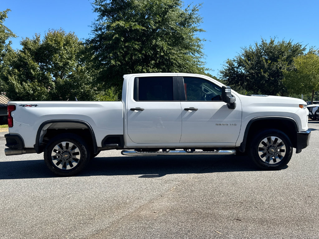 Used 2022 Chevrolet Silverado 2500 Custom w/ Custom Value Package AWD/4WD image 4